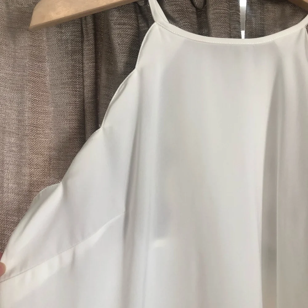 41 Hawthorn White Scalloped Racerback Tank Top